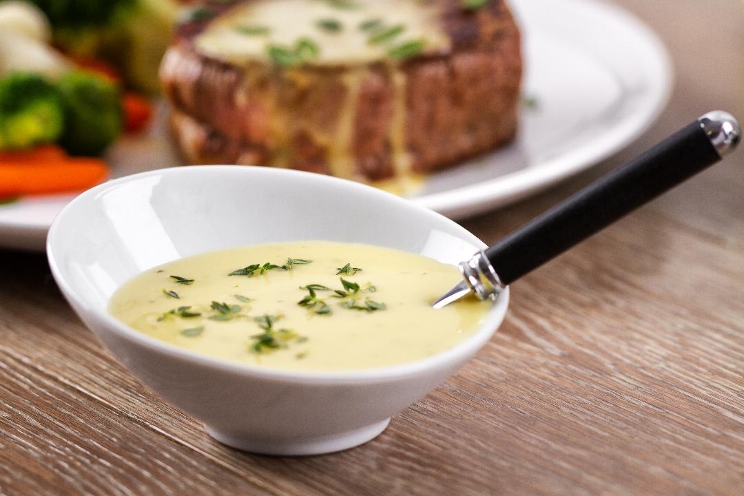 What’s the Difference Between Hollandaise and Béarnaise?