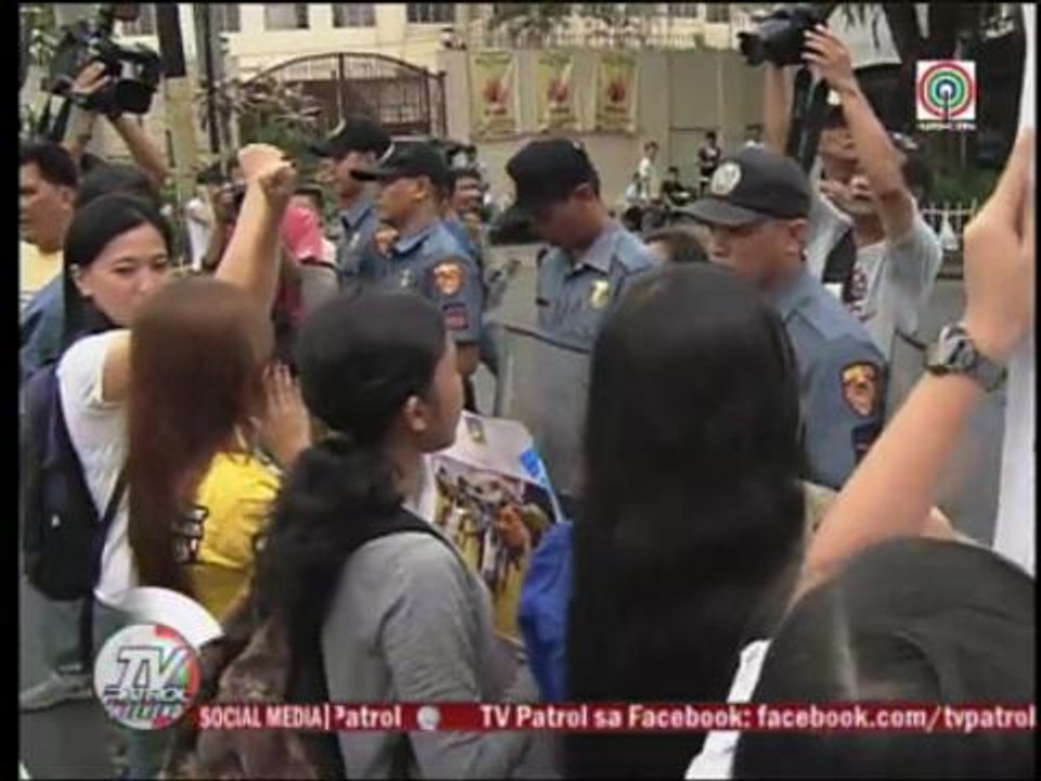 Public school teachers threaten mass leave