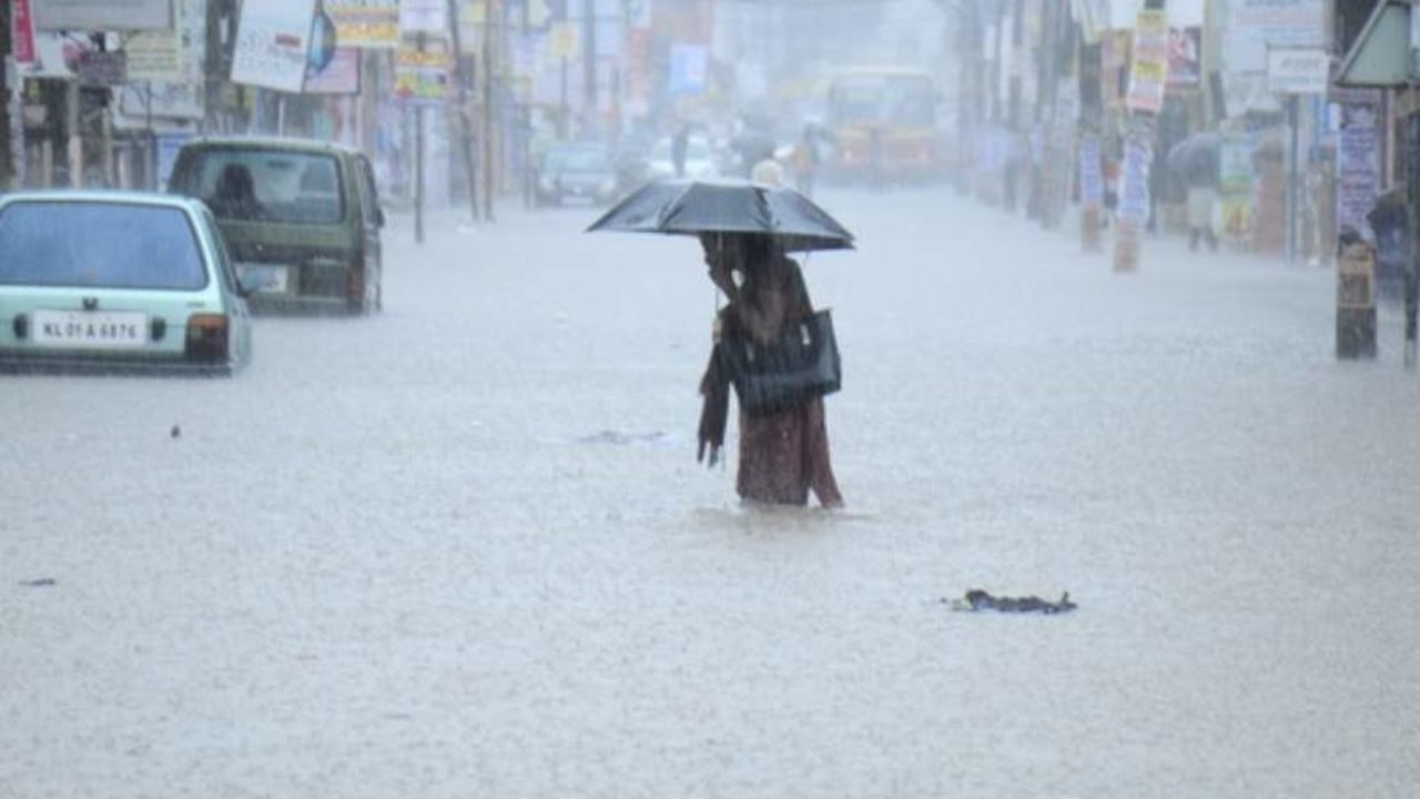 Yellow Alert In 14 Districts Of Kerala | #KeralaRains | #KeralaFloods | Oneindia Malayalam