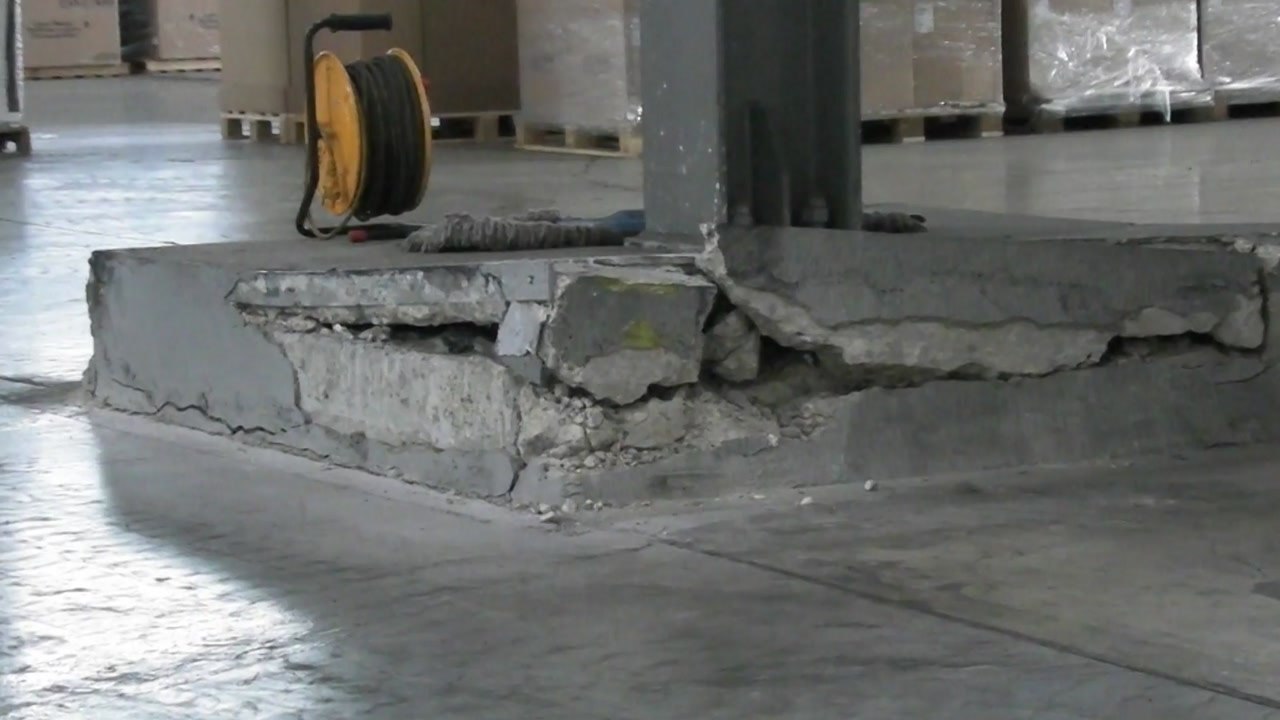 부산신항 배후단지 1.5m 침하..."최대 1.4m 더 침하 가능" / YTN