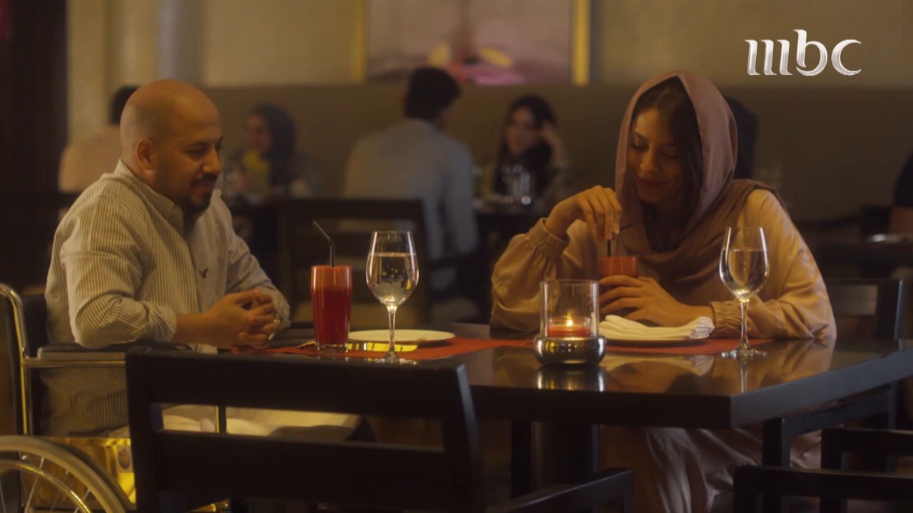 مشهد رومانسي يجمع ليلى بزوجها ويكشف قصة حب جديدة