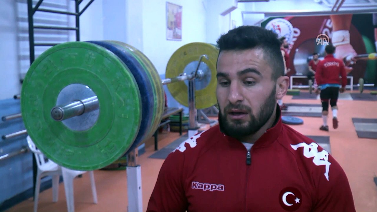 Hurşit Atak: Türk Politikacı ve İş Adamı