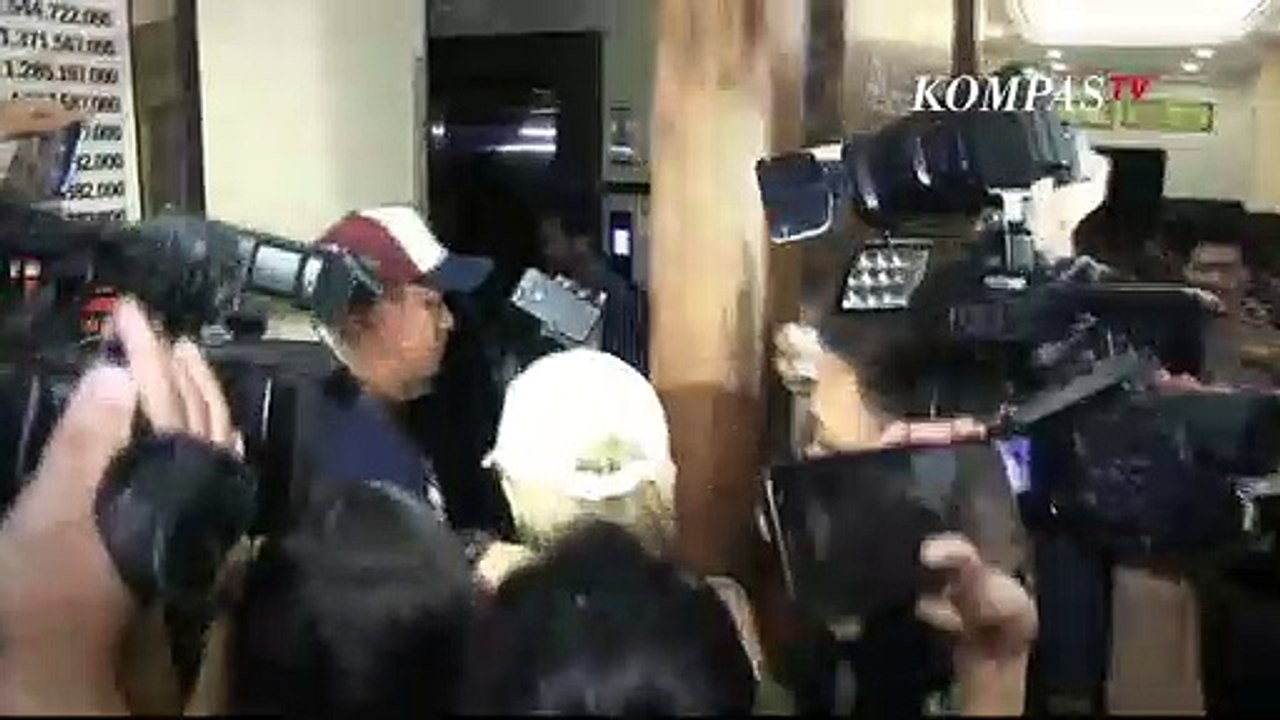 Nikita Mirzani Ditahan, Kenapa Marah-Marah?