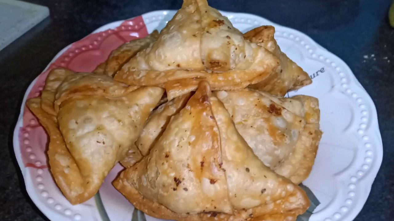Samosa Recipe | अब बनाइये ढाबा Style समोसा | बहुत ही आसान और खाने में मज़ेदार