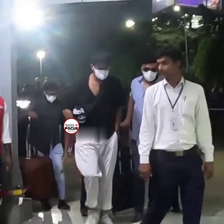 Bahubali Prabhas Stylish Walk | Prabhas Exclusive Visuals @ Airport| Prabhas Exclusive Visuals | LocalFocus