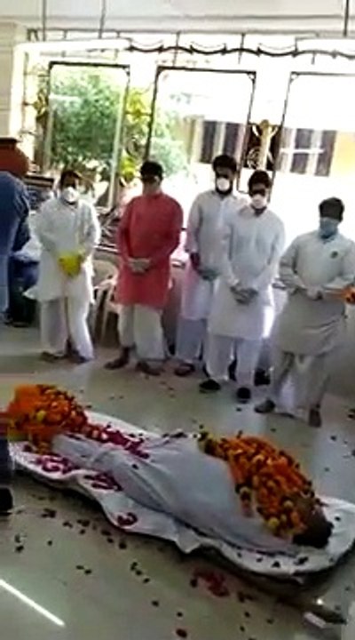 2020 Ranbir Kapoor is on Rishi Kapoor Funeral @ranbirkapoor @rishikapoor @rip