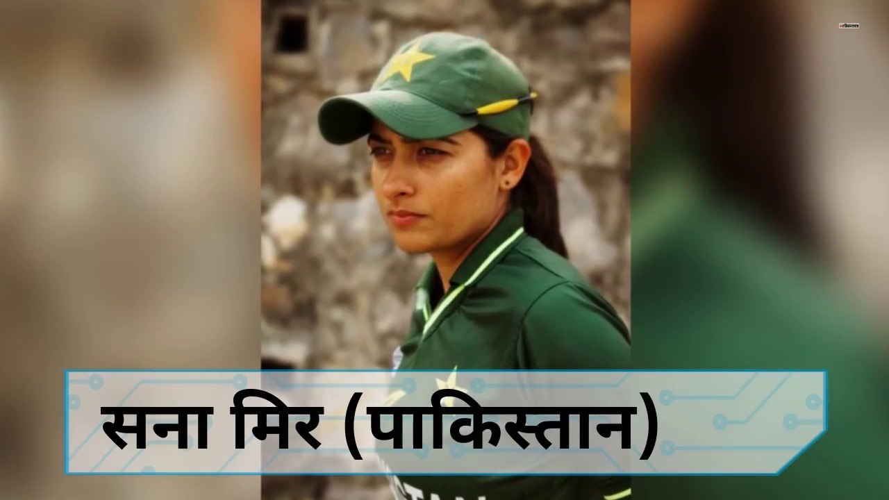 Beautiful female cricketers