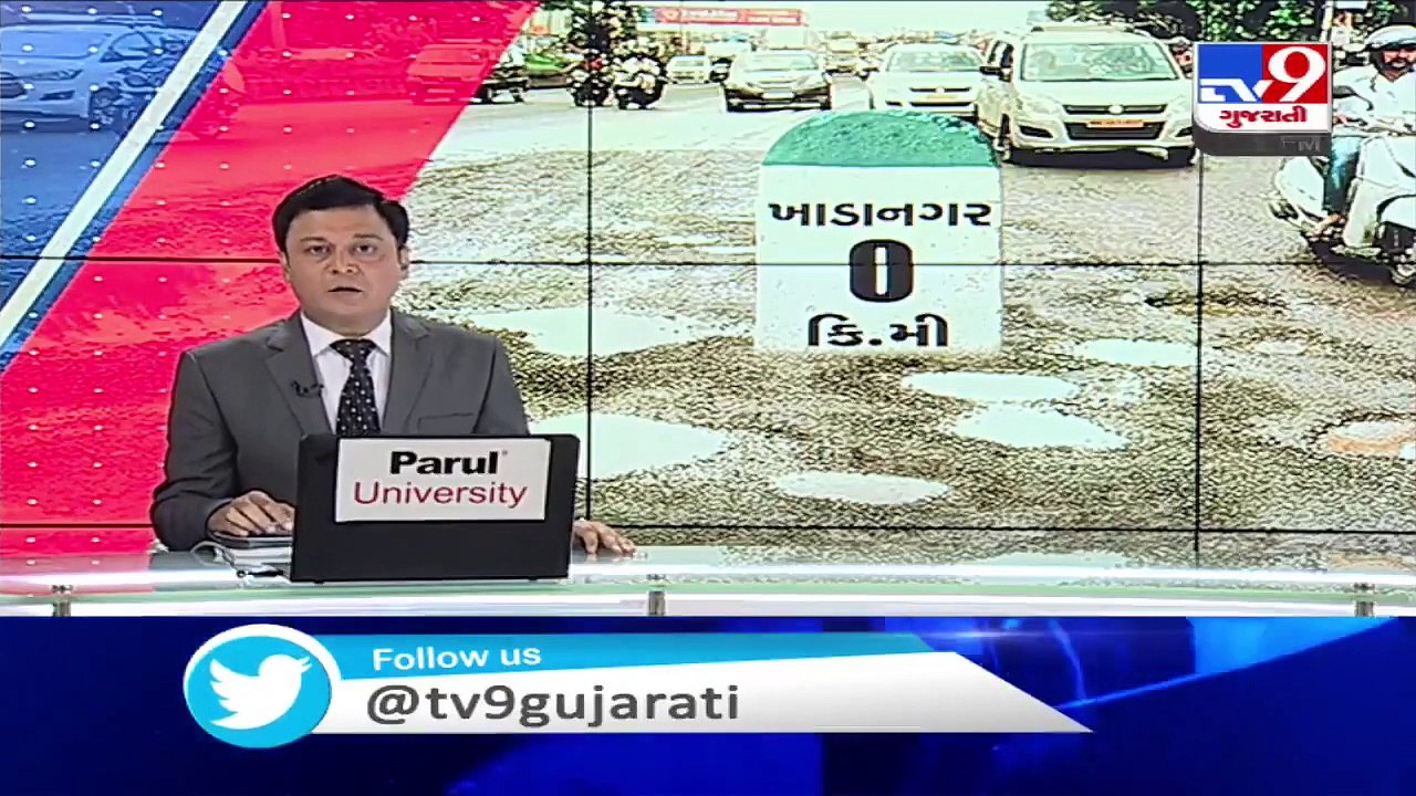 Amreli - Lathi farmers paste banners alleging govt for hiding crop insurance data