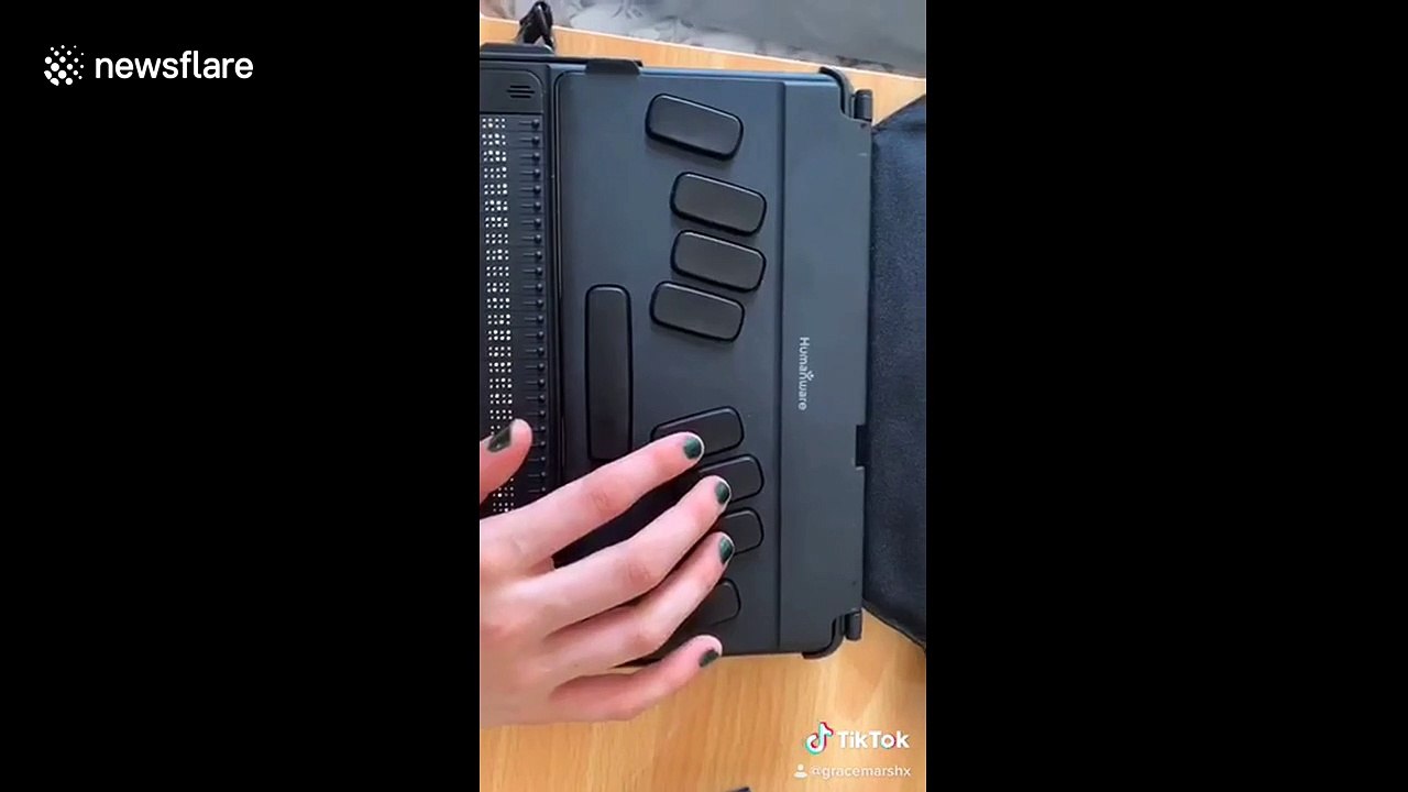 Ever wondered how blind people use the Internet? UK woman shows how the visually impaired surf the web