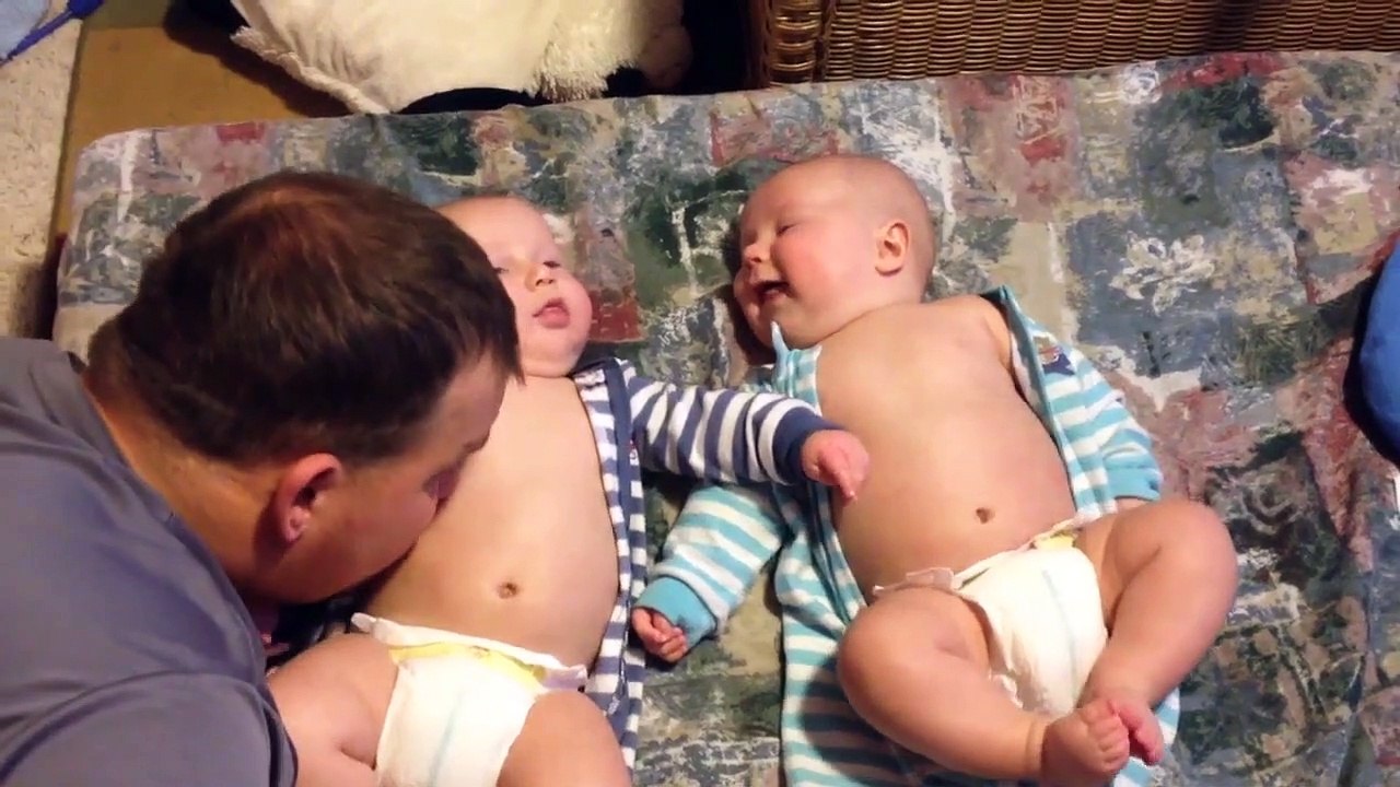 Hilarious Dad Have Big Trouble With Twins Baby Funny Babies And Pets