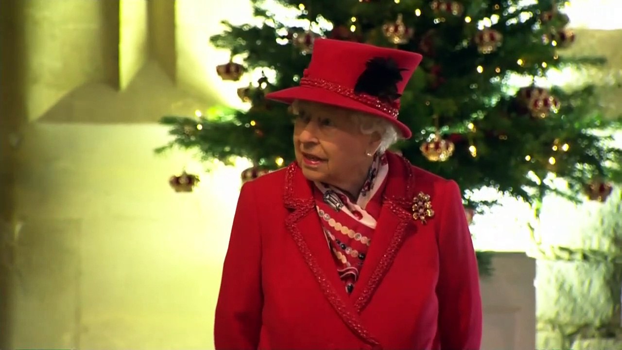 Queen joins Royal Family to thank volunteers at Windsor