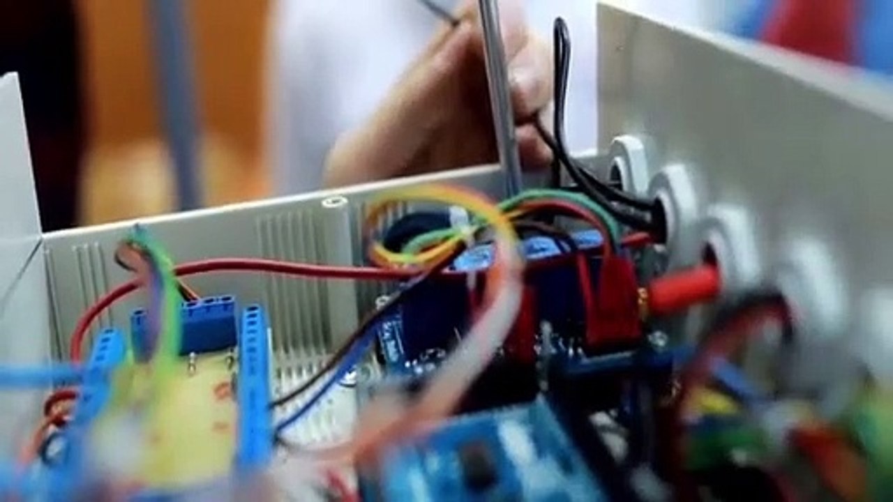 difference between engineer and scientist