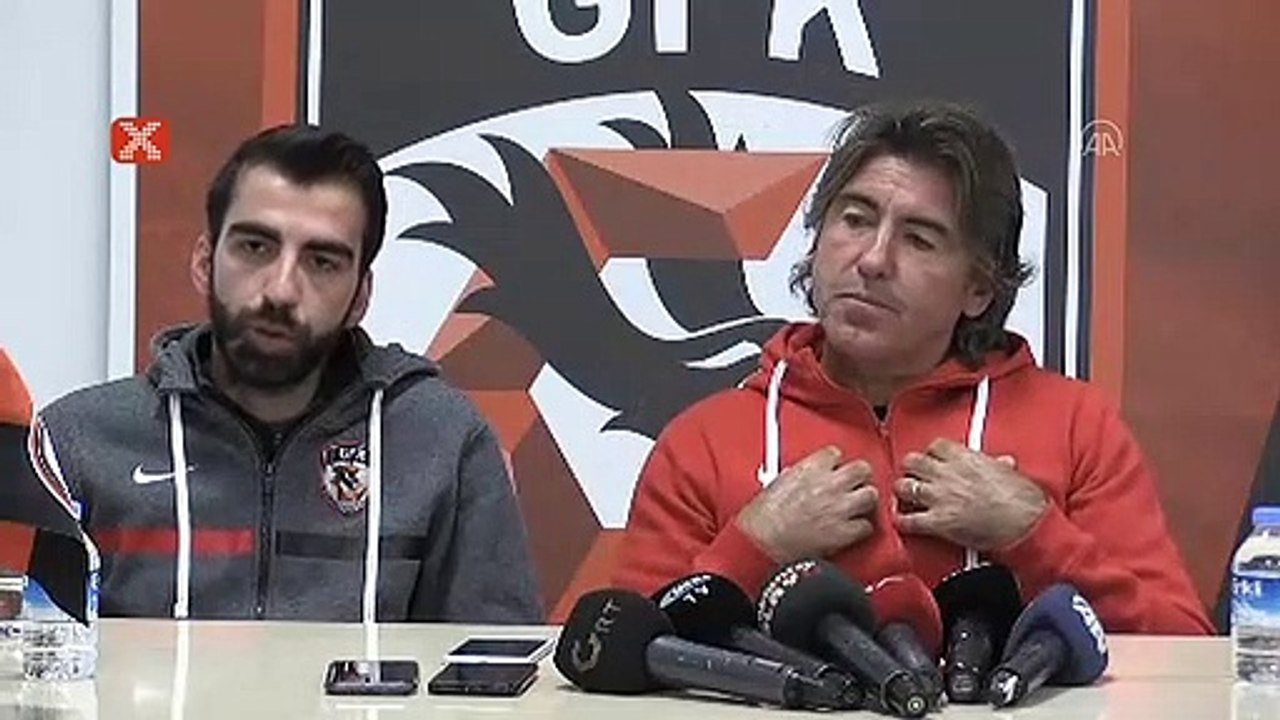 Ricardo Sa Pinto: "Ben, 3-4-3, 4-3-2, 4-3-3 de oynatıyorum."