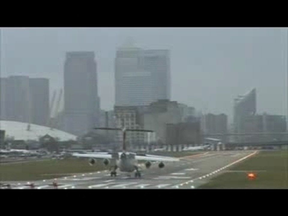 Bad landing... (Swiss Avro landing LCY)