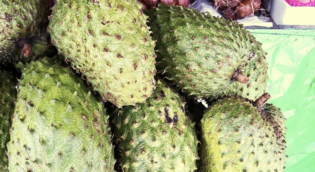 What Is Soursop and How Do You Eat It?