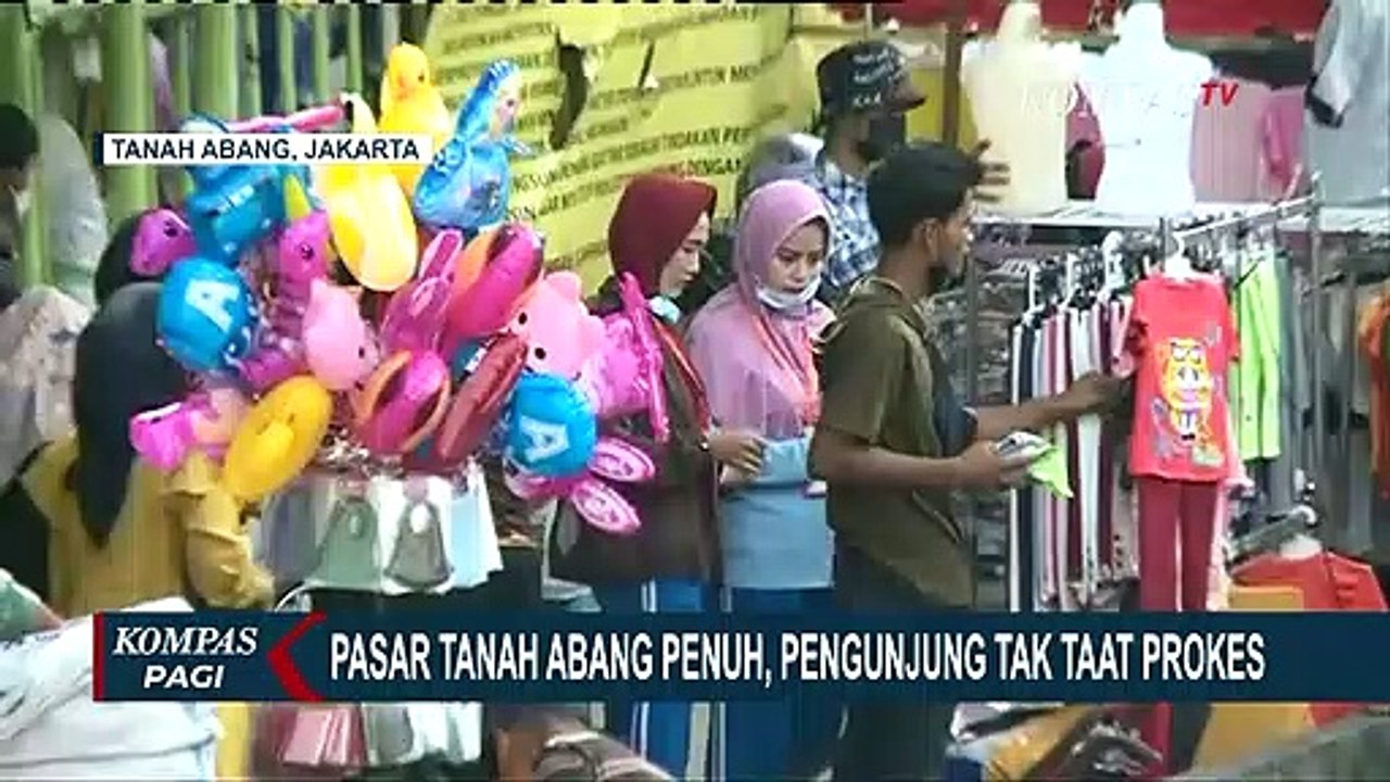 Jelang Idul Fitri, Pengunjung Berjubel Beli Baju Lebaran
