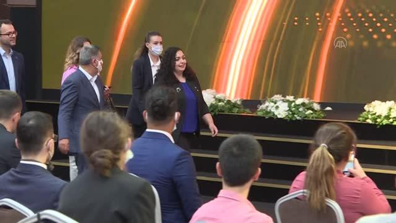 Kosova Cumhurbaşkanı Osmani-Sadriu, Antalya Diplomasi Forumu'nda gençlerle buluştu