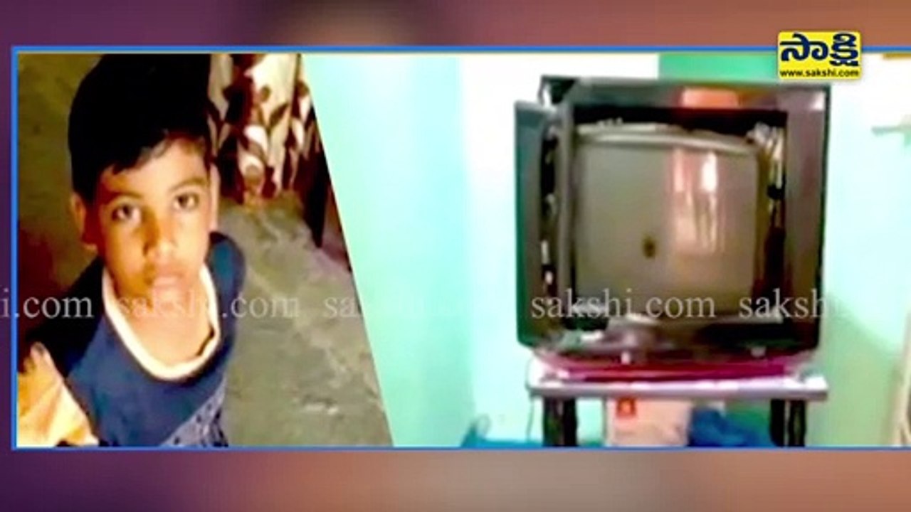 సోనూసూద్‌పై ప్రేమతో టీవీ పగలగొట్టిన బుడ్డోడు.. నటుడి స్పందన