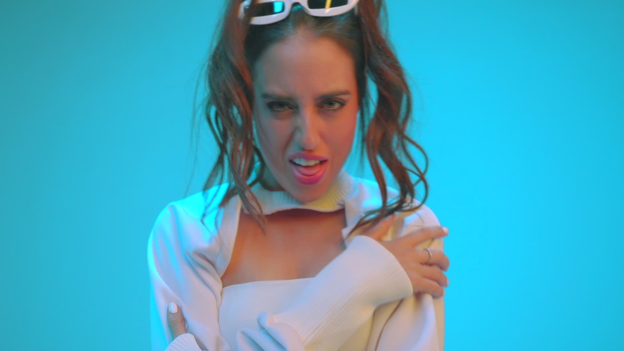 Nicole Favre - Express