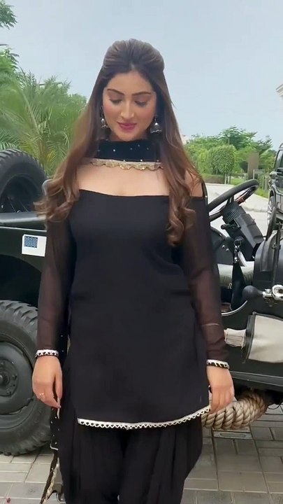 Isha sharma black suit reels