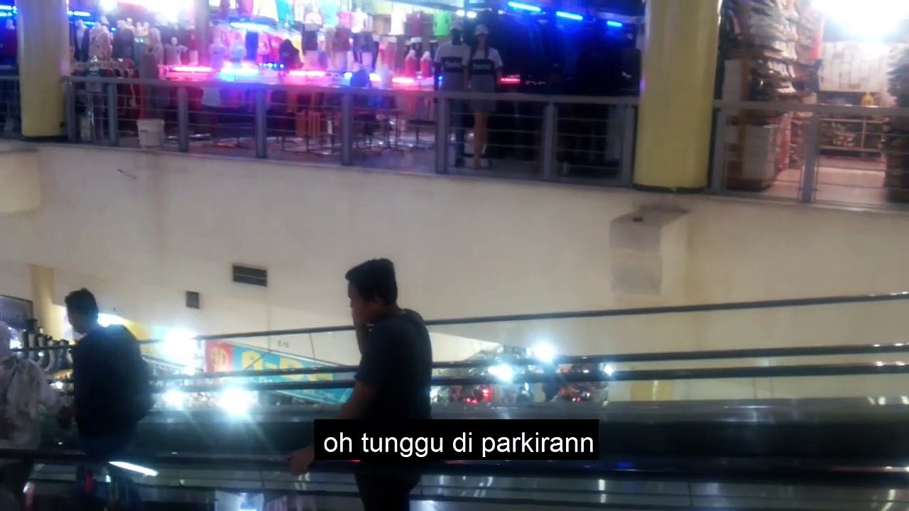 Prank manggil orang padahal lagi nelpon
