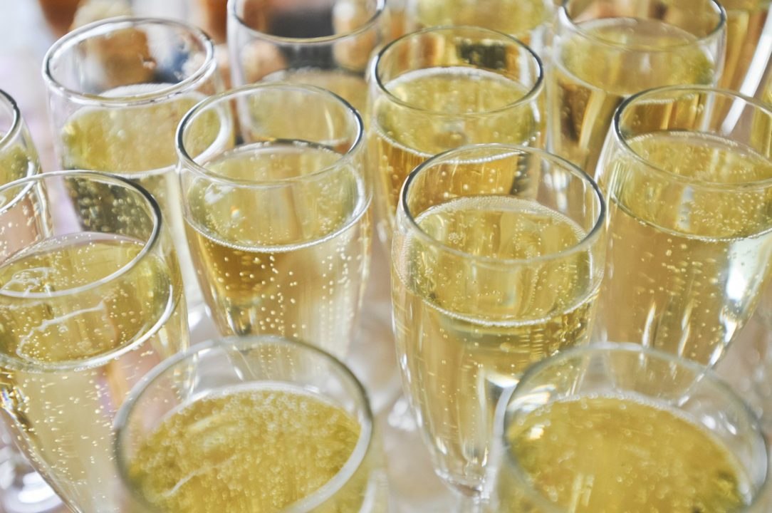 The Difference Between Champagne and Sparkling Wine