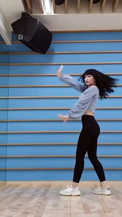 Twice Momo dance focus- Kpop Girls