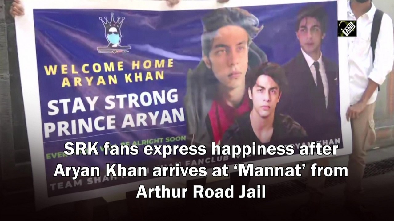 SRK fans express happiness after Aryan Khan arrives at Mannat