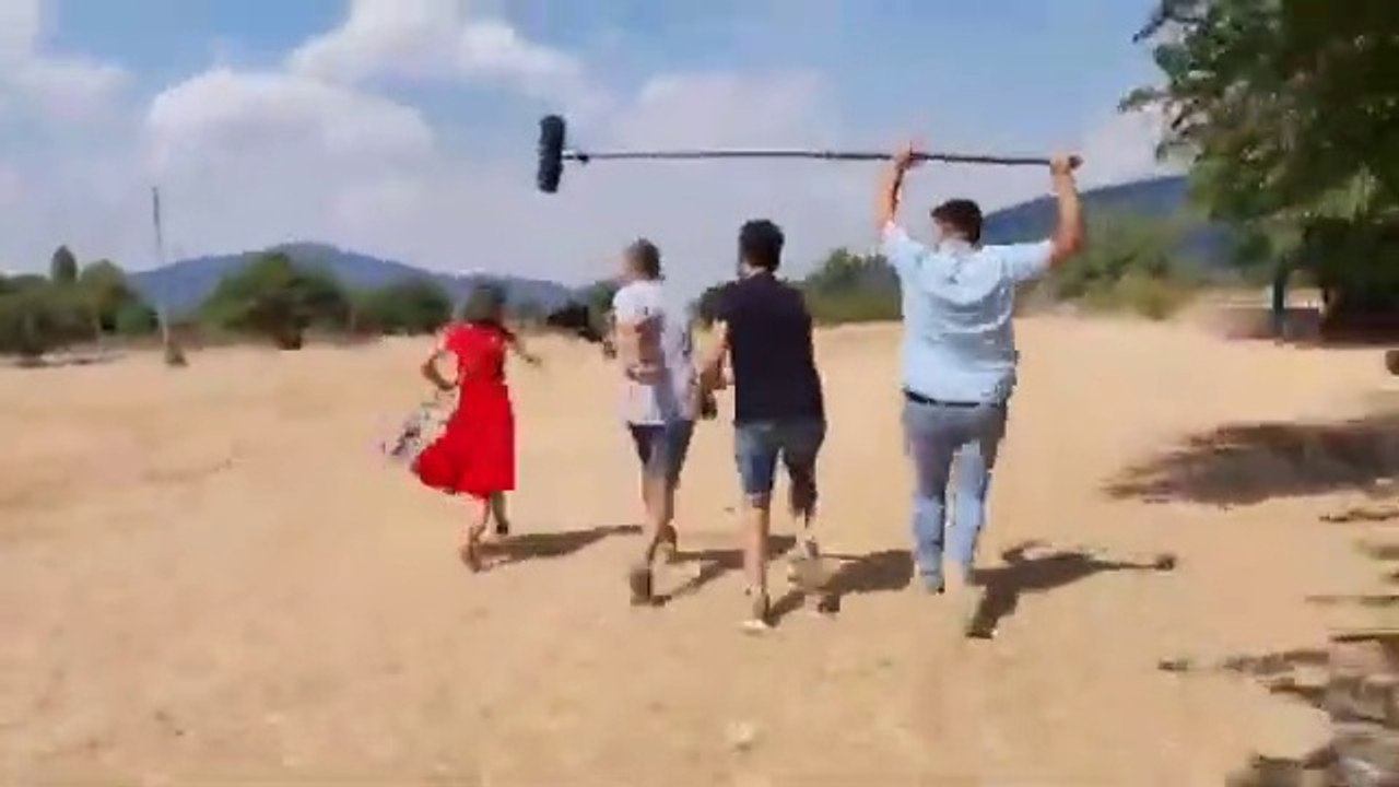 مسلسل فتاة اليد ماوراء الكوليس لقطه مضحك