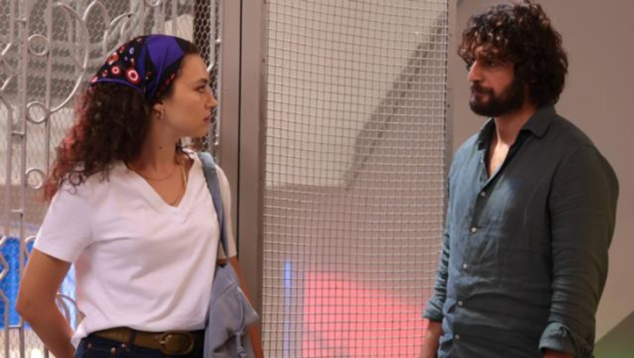 Aşk belgelendi! Oyuncu Melisa Şenolsun ile Ekin Mert Daymaz, el ele görüntülendi