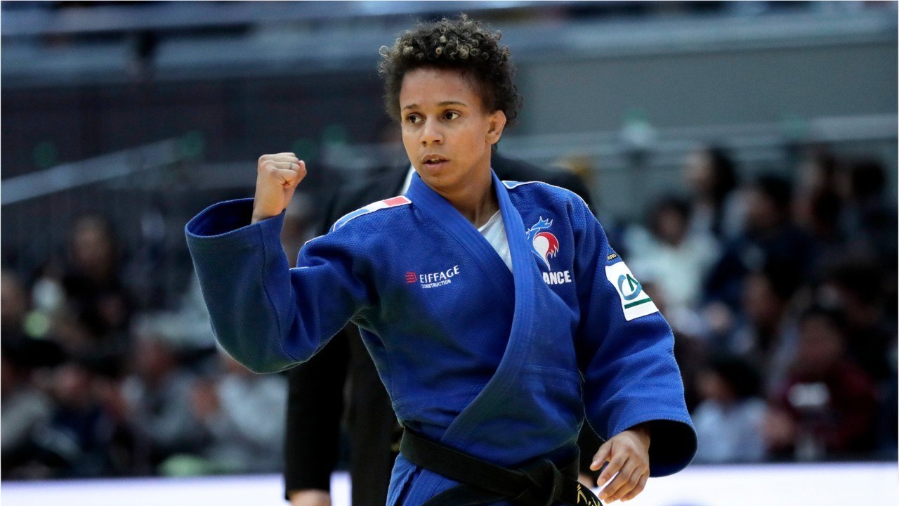 GALA VIDÉO - Amandine Buchard et son coming-out : la terrible réaction de sa maman