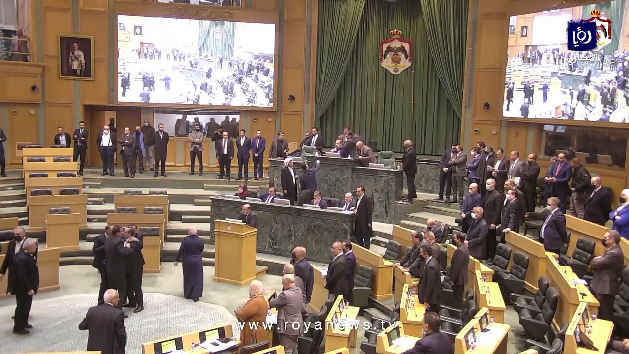 "بوكسات وكفوف" داخل مجلس النواب