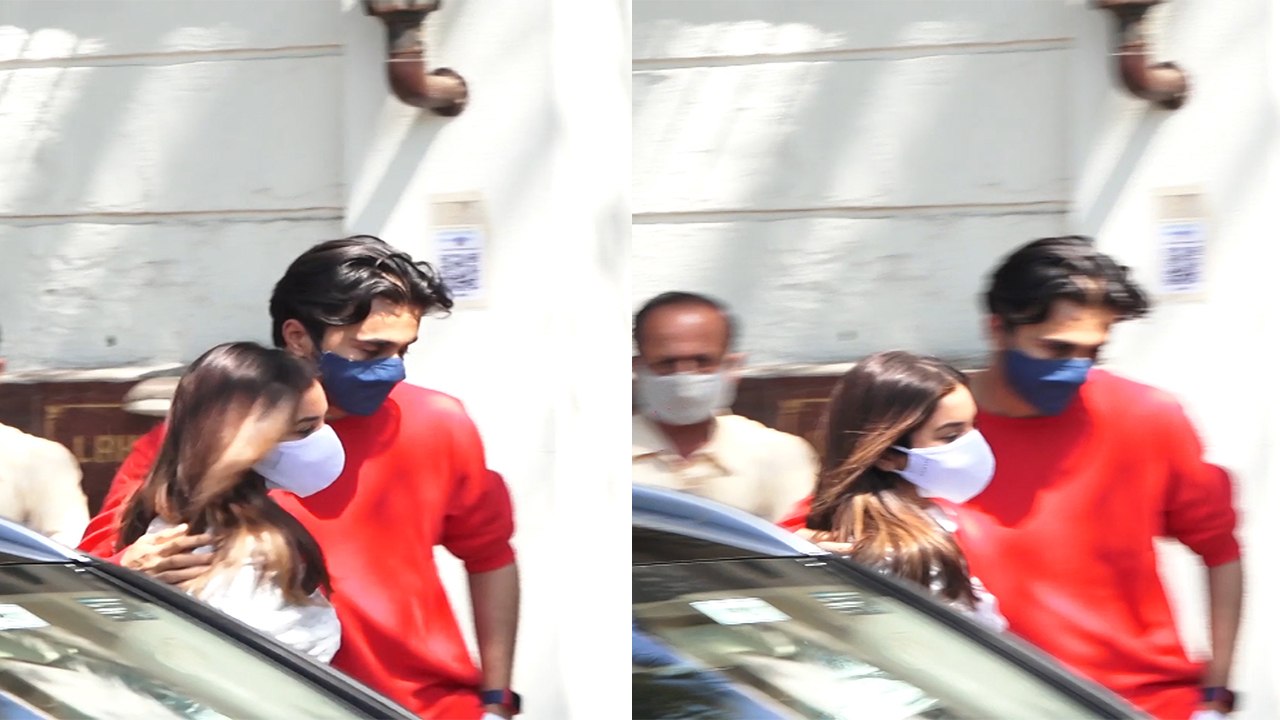 Bappi Lahiri के घर रोते रोते पहुंती Sophie Chaudhary; Watch video | FilmiBeat