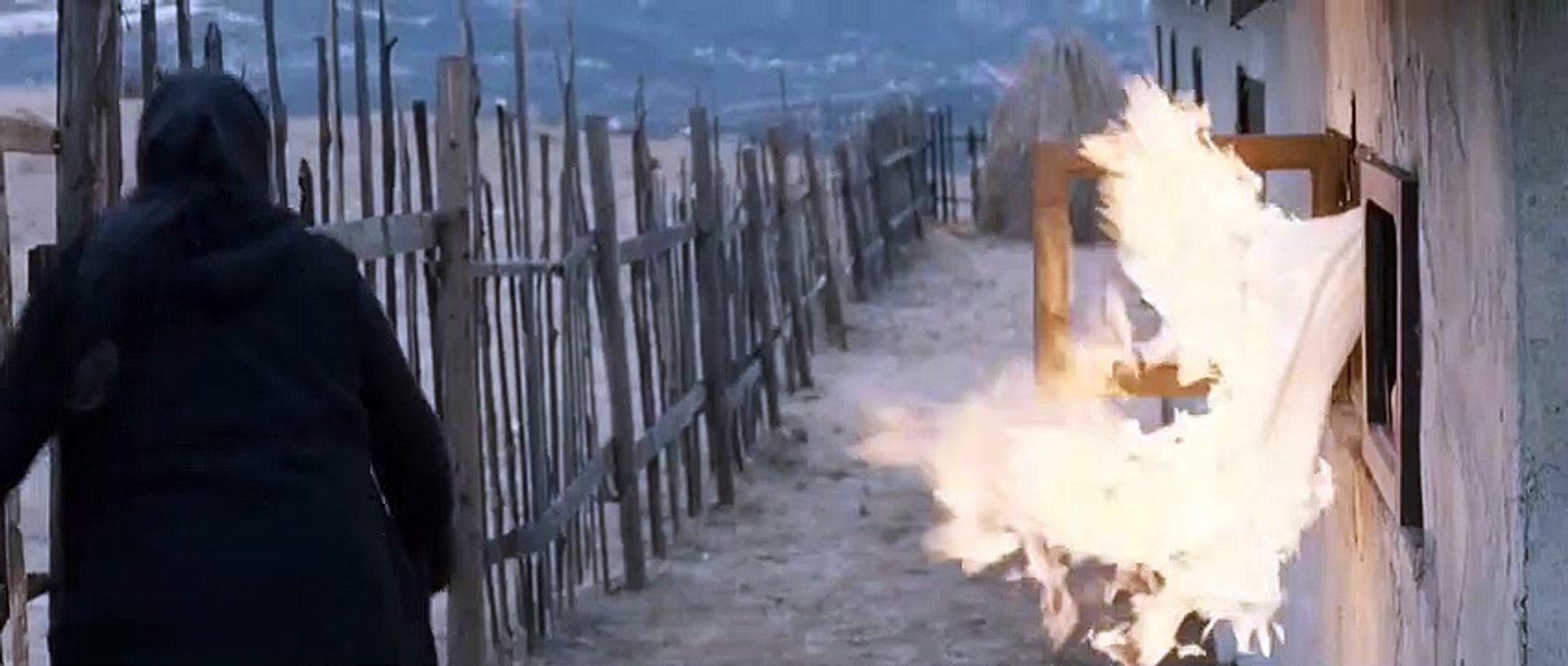 Jenseits der Hügel Trailer OV