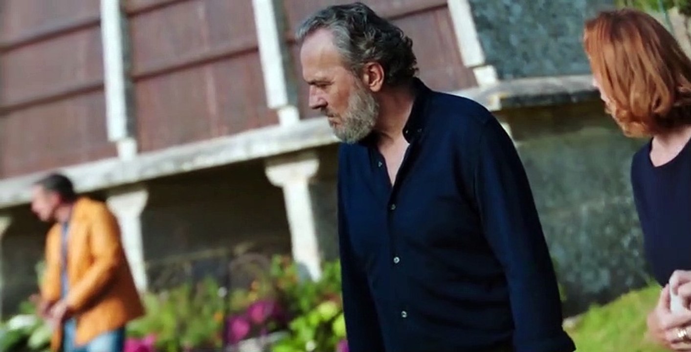 Unauthorized Living S02 E03