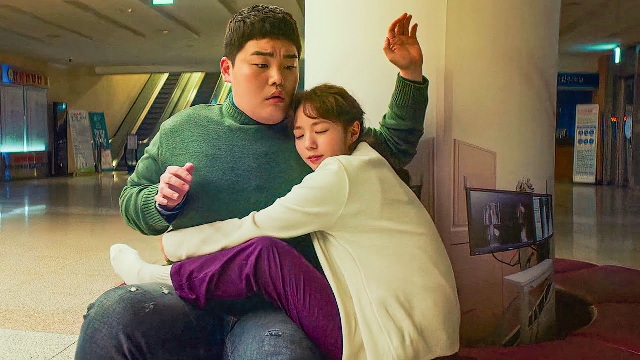 movie summary , what will happen when a pretty nurse fall in love with a fat guy? and people bully them