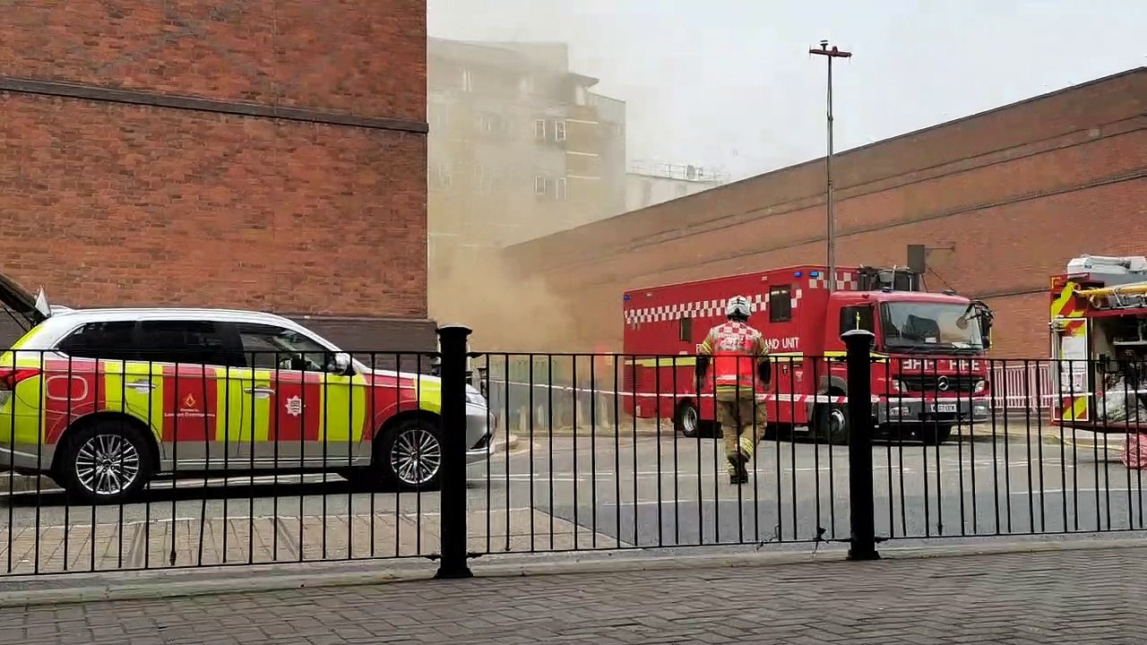 Poplar fire Credit: SENewsPics