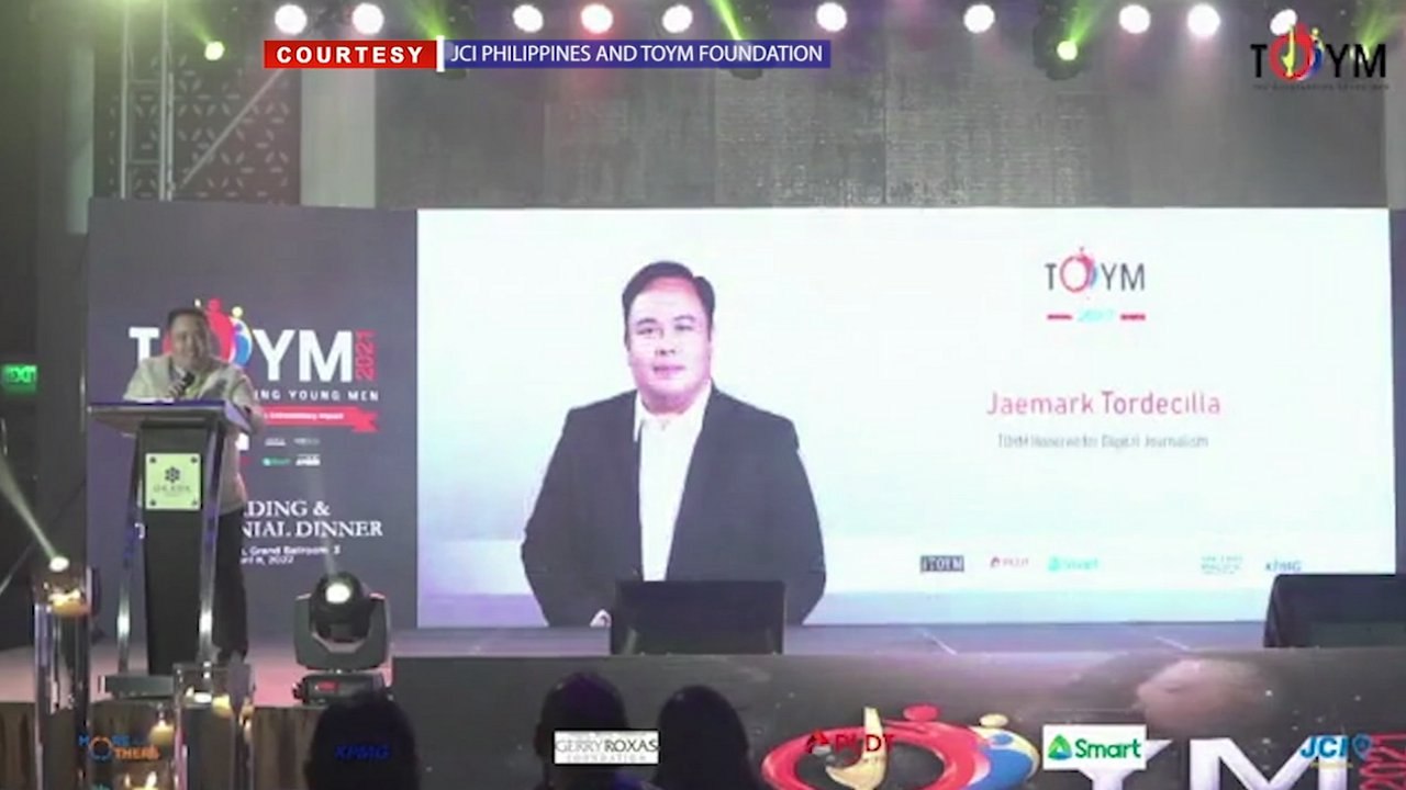 GMA Sr. AVP for News and Public Affairs Digital Media Jaemark Tordecilla, kinilala bilang TOYM honoree for digital journalism | 24 Oras