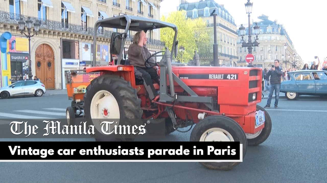 Vintage car enthusiasts parade in Paris