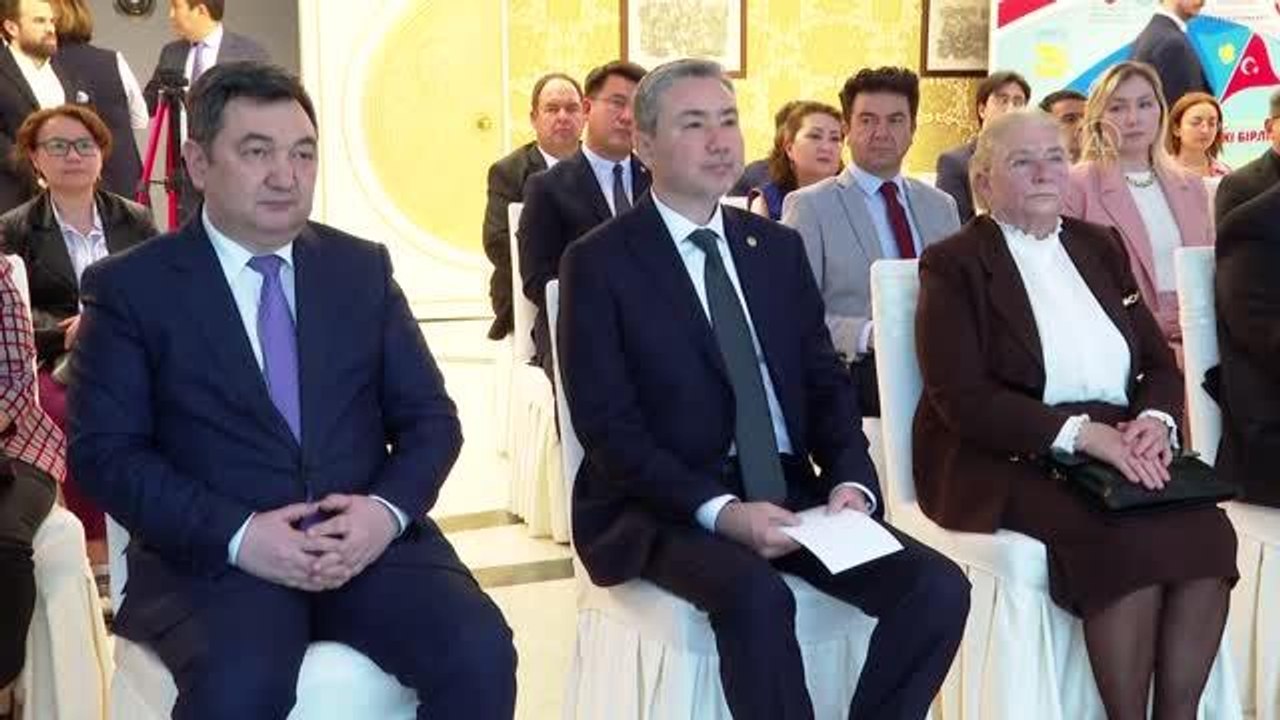 Uluslararası Türk Akademisi, "Büyük Şahsiyetler ve Türk Dünyası" etkinliği düzenledi