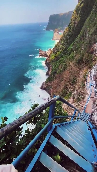 Travel destinations in Indonesian