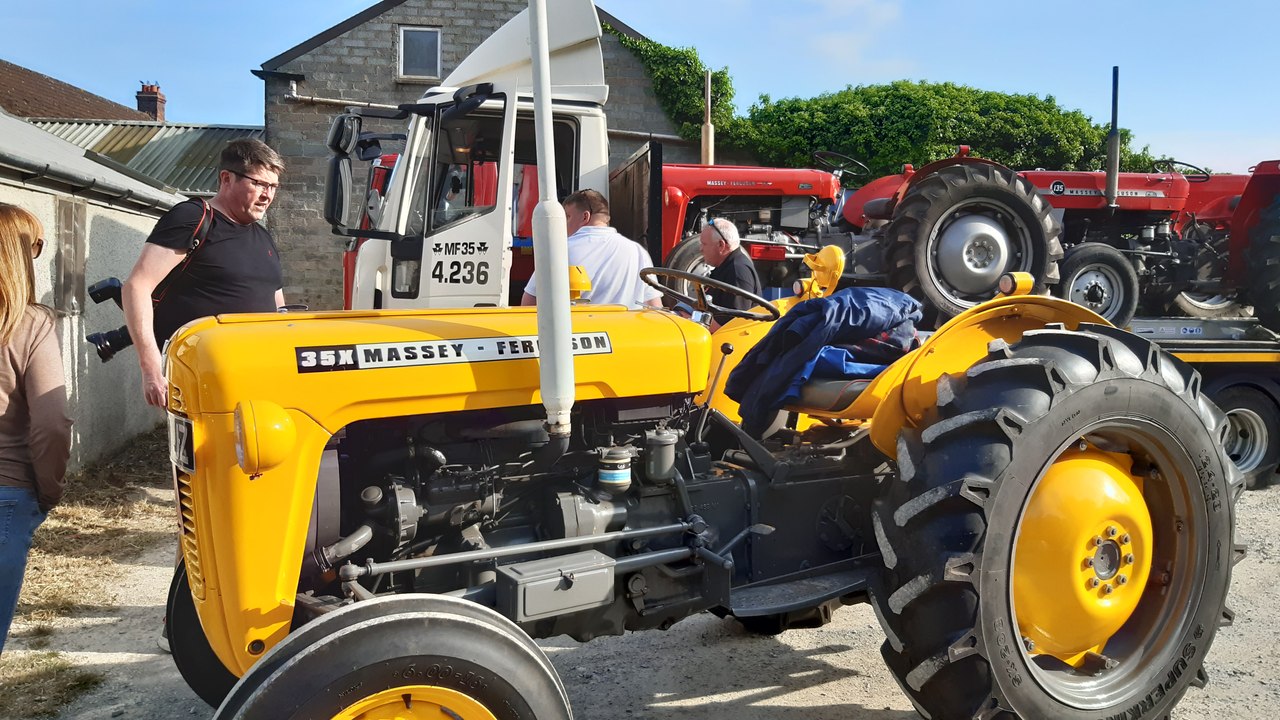 Seaforde Working Vintage Club charity road run