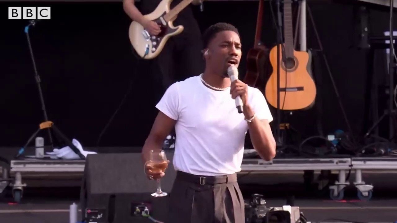 Heartbreak Anniversary Live Giveon Crowd Singing