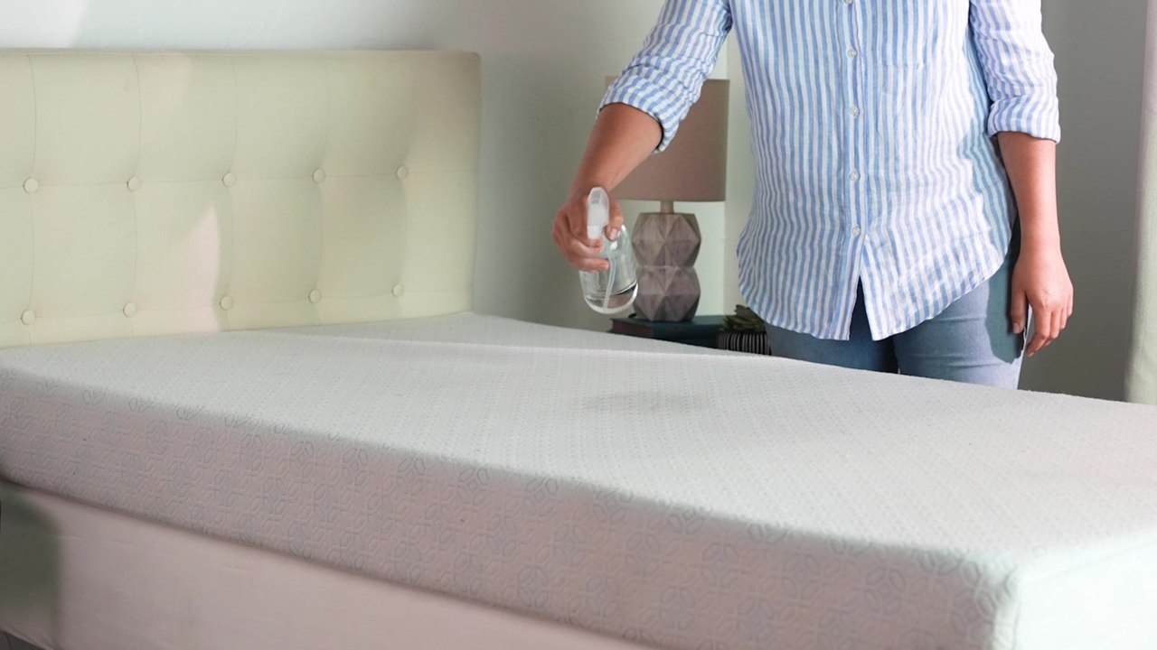 How to Remove Pee Smell From a Mattress