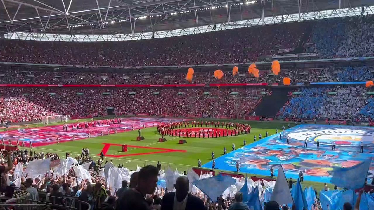 Man Utd & Man City fans sing pre-match songs at Wembley