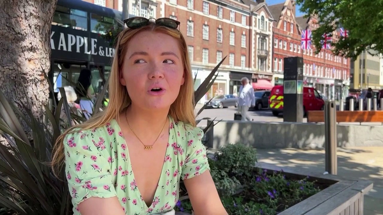 London bakes as mercury tops 30c during summer heatwave