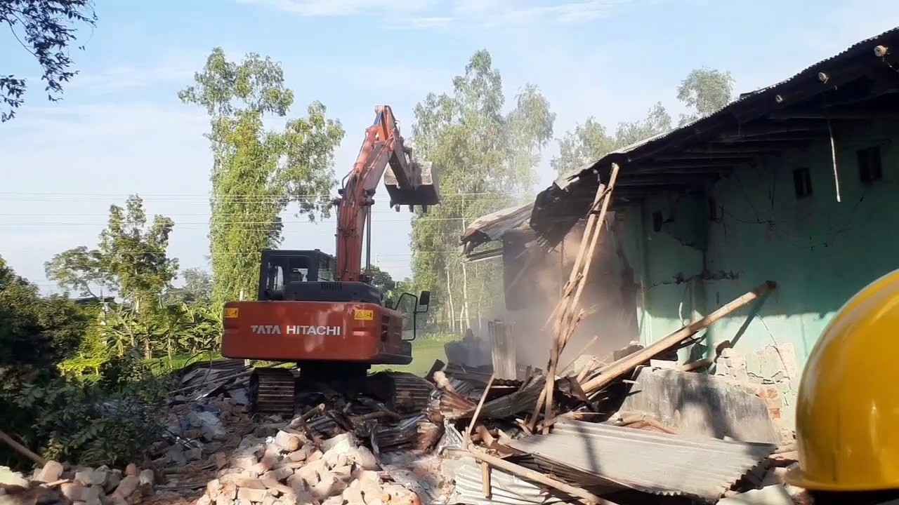 Evacuation of illegal structures