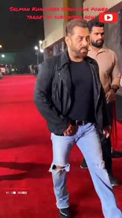 Salman Khan's Dabangg Entry In Karan Johar Birthday Party