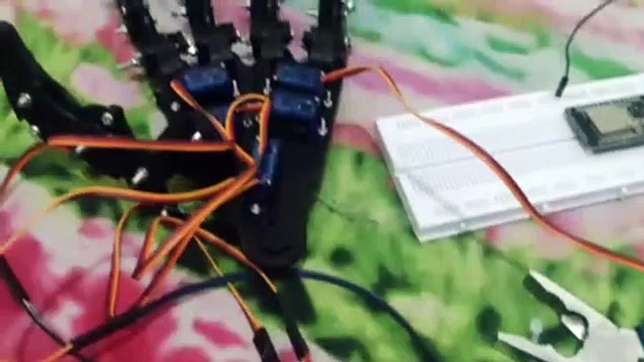 JARI-JARI  ROBOT LENGAN