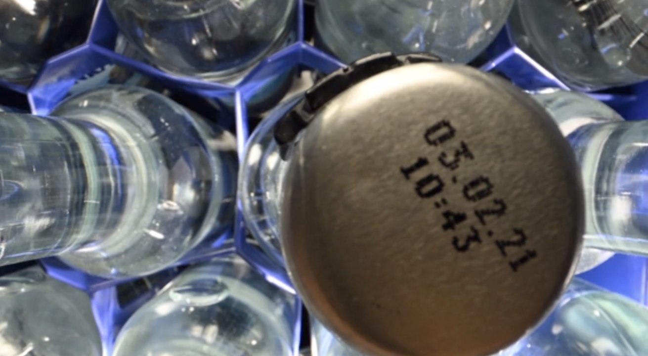 Pourquoi les bouteilles d’eau ont-elles une date d’expiration ?